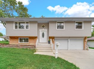 515 Falmouth Ln, Schaumburg, IL 60193