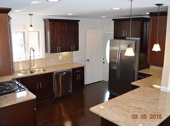 4th image of 957 E Walnut Ave