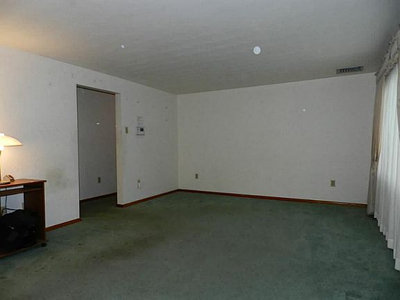 3rd image of 5435 Park Ave