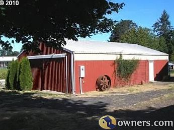 48x28 barn/shop w concrete 220 elec