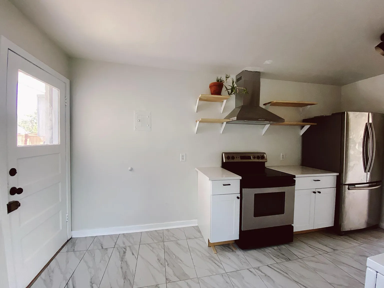 1031 Lowell Blvd — Photo 2