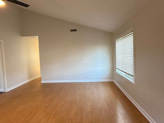 3rd image of 622 Orangewood Dr