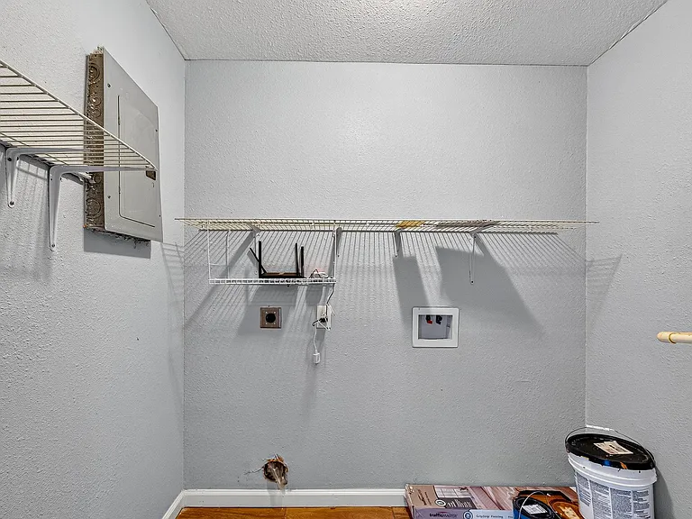 10106 Sierra Dr — Photo 24