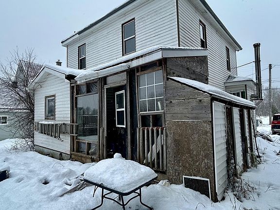 3rd image of 1418 Drummond Rd