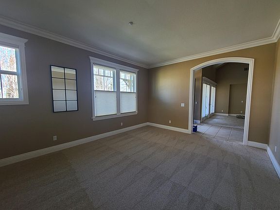 5th image of 2453 Belmont Dr