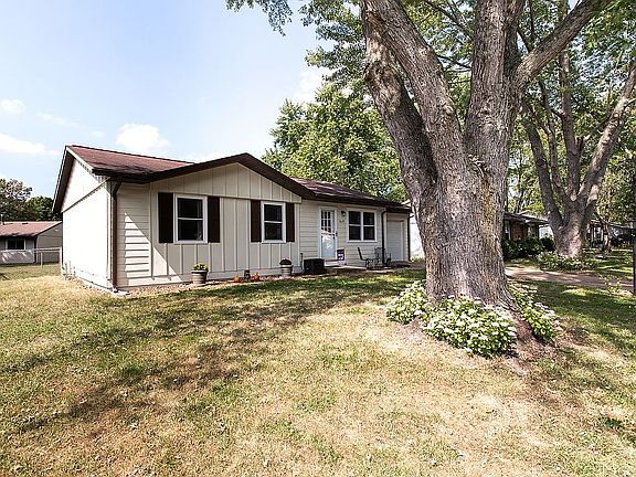 3rd image of 1619 Landmark Dr