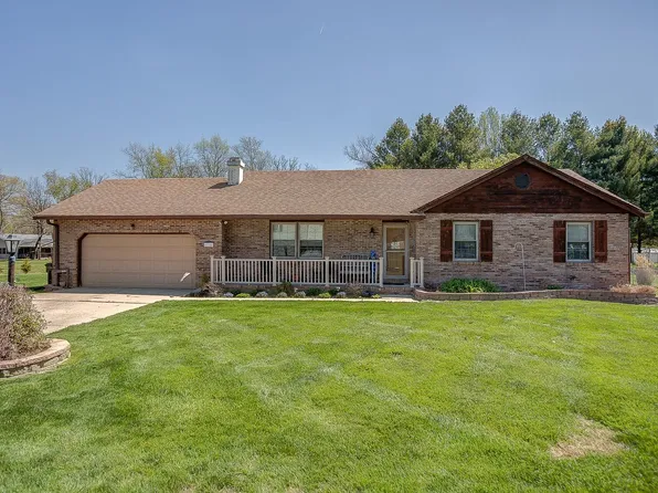 115 King Oak Dr, Godfrey, IL 62035