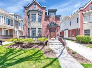 855 Bennaville Ave, Birmingham, MI 48009
