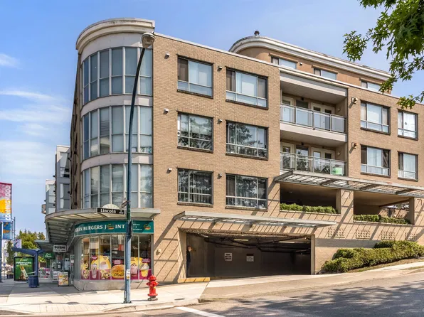 5818 Lincoln St #209, Vancouver, BC V5R 4P7