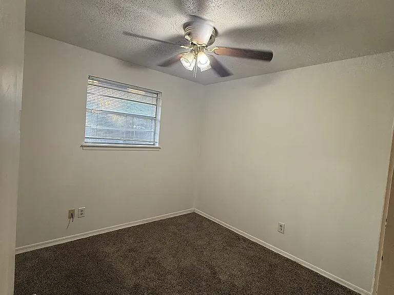 6401 S Drexel Ave — Photo 9