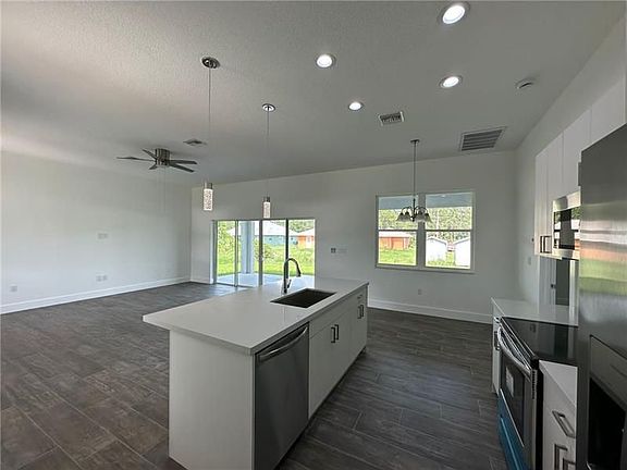 4th image of 400 Lemans Dr