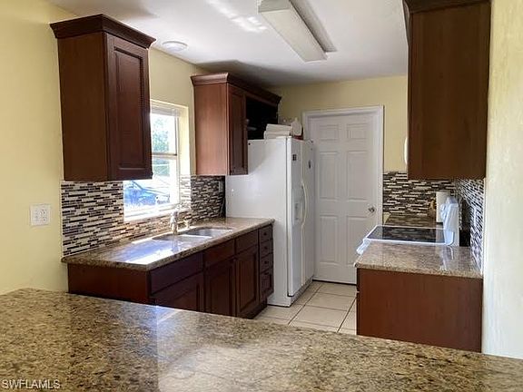 5th image of 1010 Windsor Dr