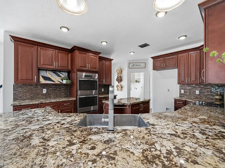 7211 Savannah Glen Ln W — Photo 16