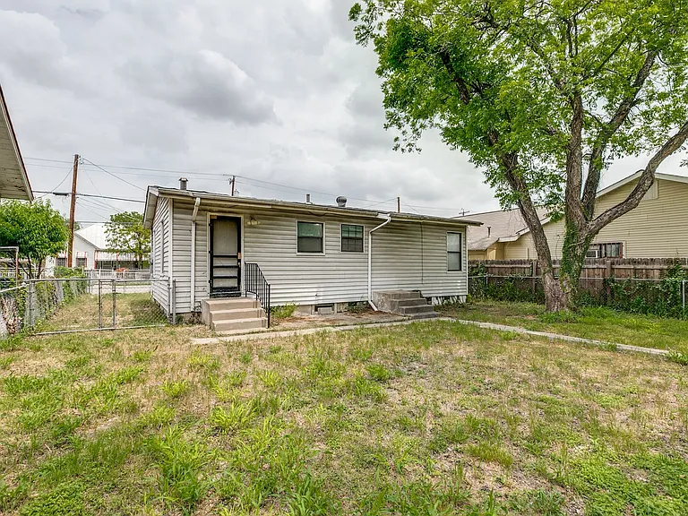 142 Helena St — Photo 23