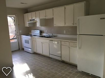Kitchen/Dining Combo