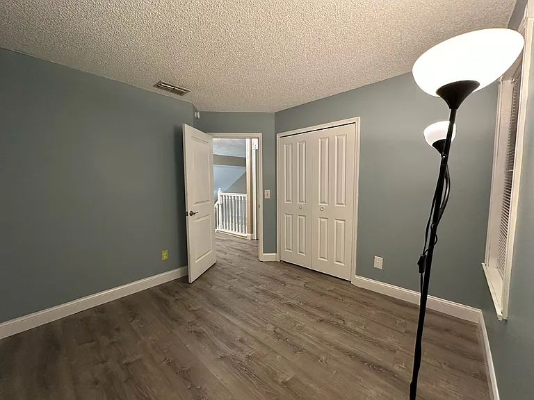1724 Chatham Cir — Photo 17