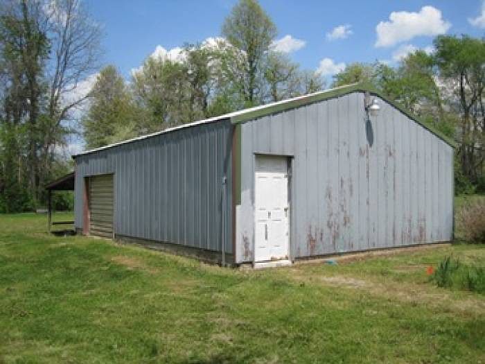 2nd image of 2115 Il Highway 15