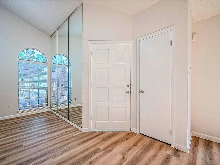 18211 Dinner Creek Dr — Photo 4
