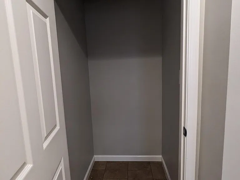 1424 Waynesboro Ln — Photo 12