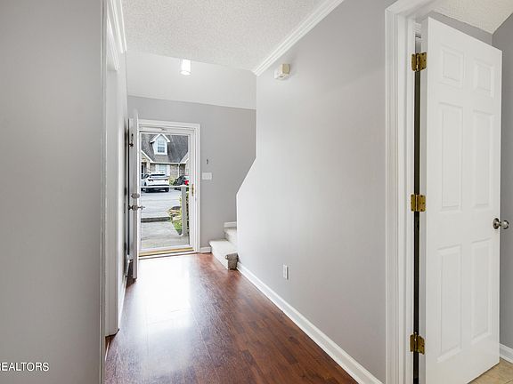 5th image of 1004 Blinken St