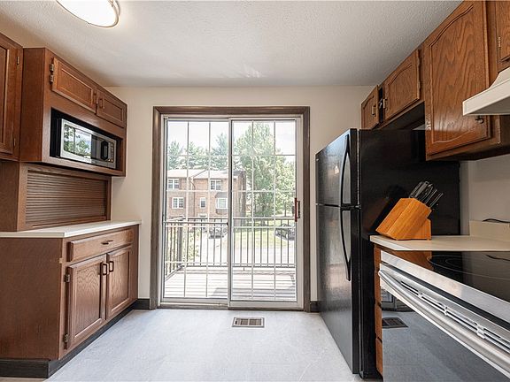 4th image of 509 Westchester Cmns