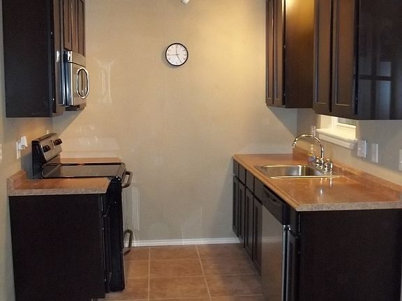 2nd image of 1408 Melanie Ln