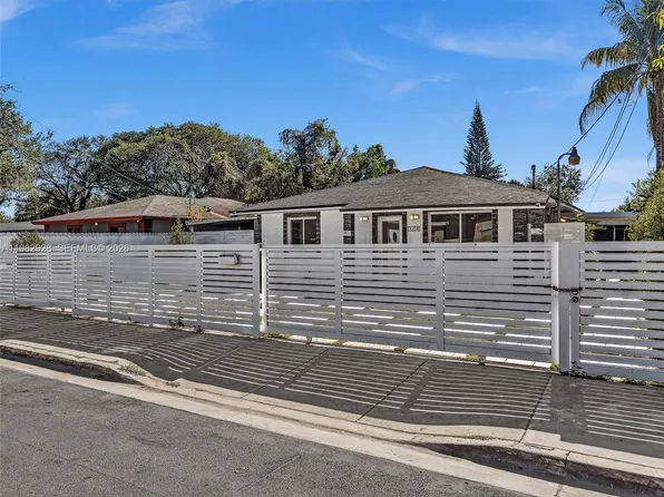 3354 NW 50th St #4, Miami, FL 33142