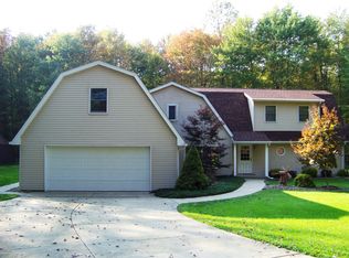 3150 Scott Cliff Dr, Lake Milton, OH 44429