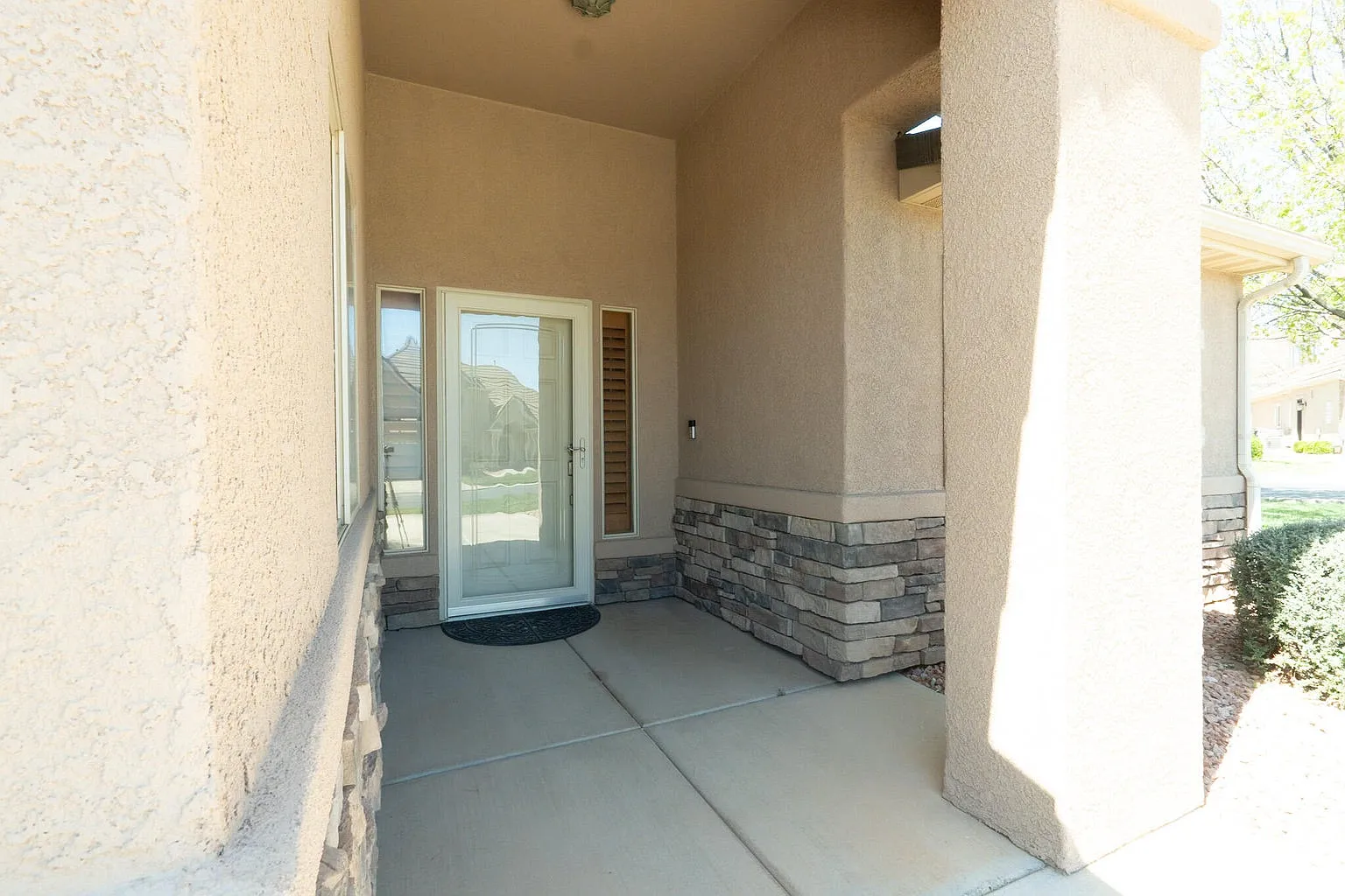 3 bed, 1740 sqft, $2,400 — Photo 2