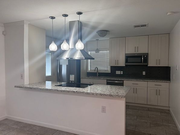 6207 Shadow Crest St