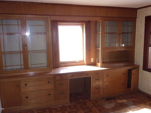 5th image of 222 N Wilmott St