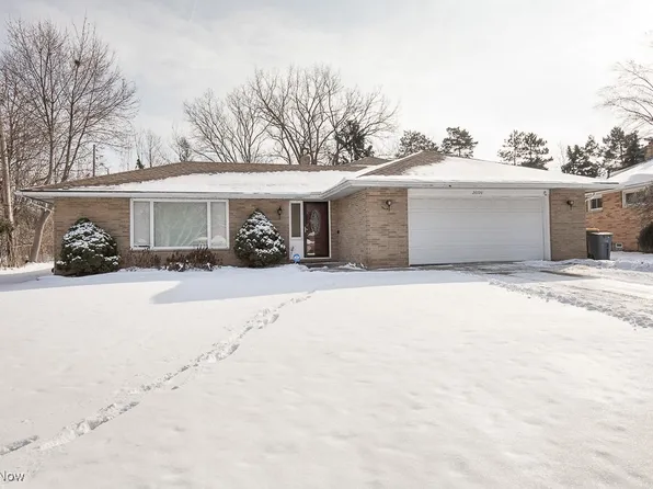26726 Sandy Hill Dr, Richmond Heights, OH 44143