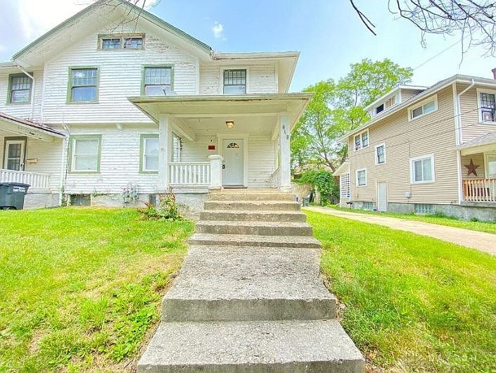 1st image of 125 W Parkwood Dr #121