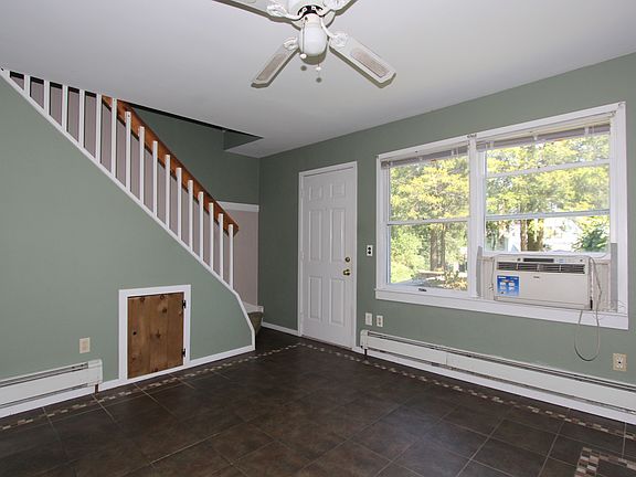 3rd image of 61 Forest Ln