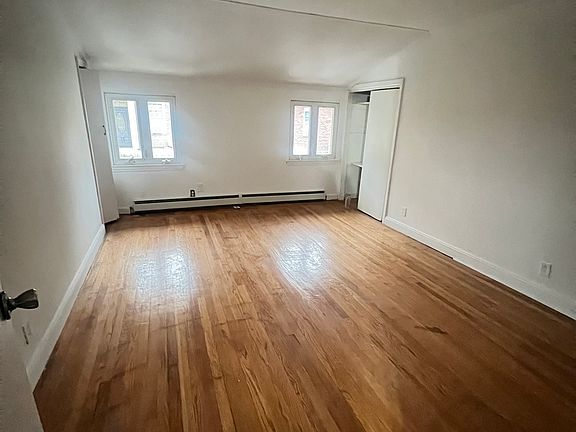 3rd image of 25 Starbuck St #2