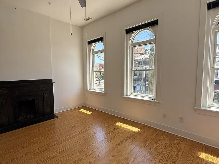 1718 E Main St — Photo 16