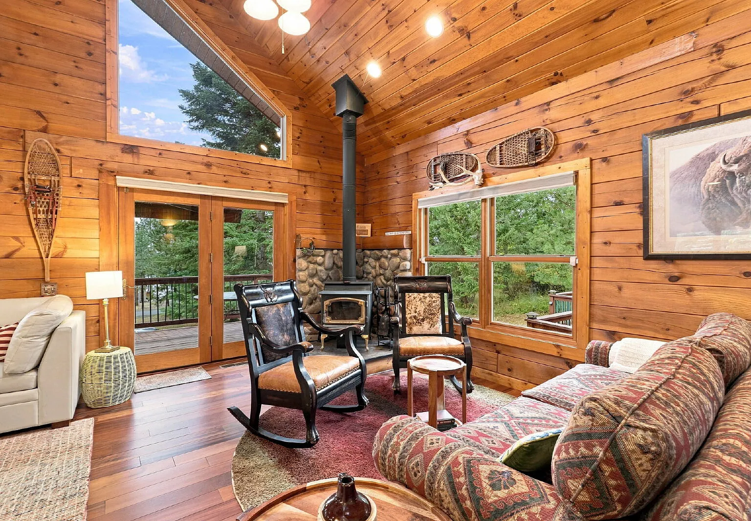 5 bed, 3.0 bath, 2626 sqft, $3,800 — Photo 3