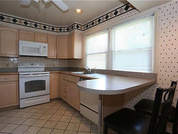 2nd image of 40 Oliver Ave