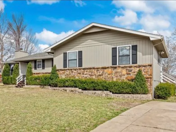 30 Holiday Island Dr, Eureka Springs, AR 72631