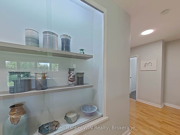3rd image of 151 Isabella St E