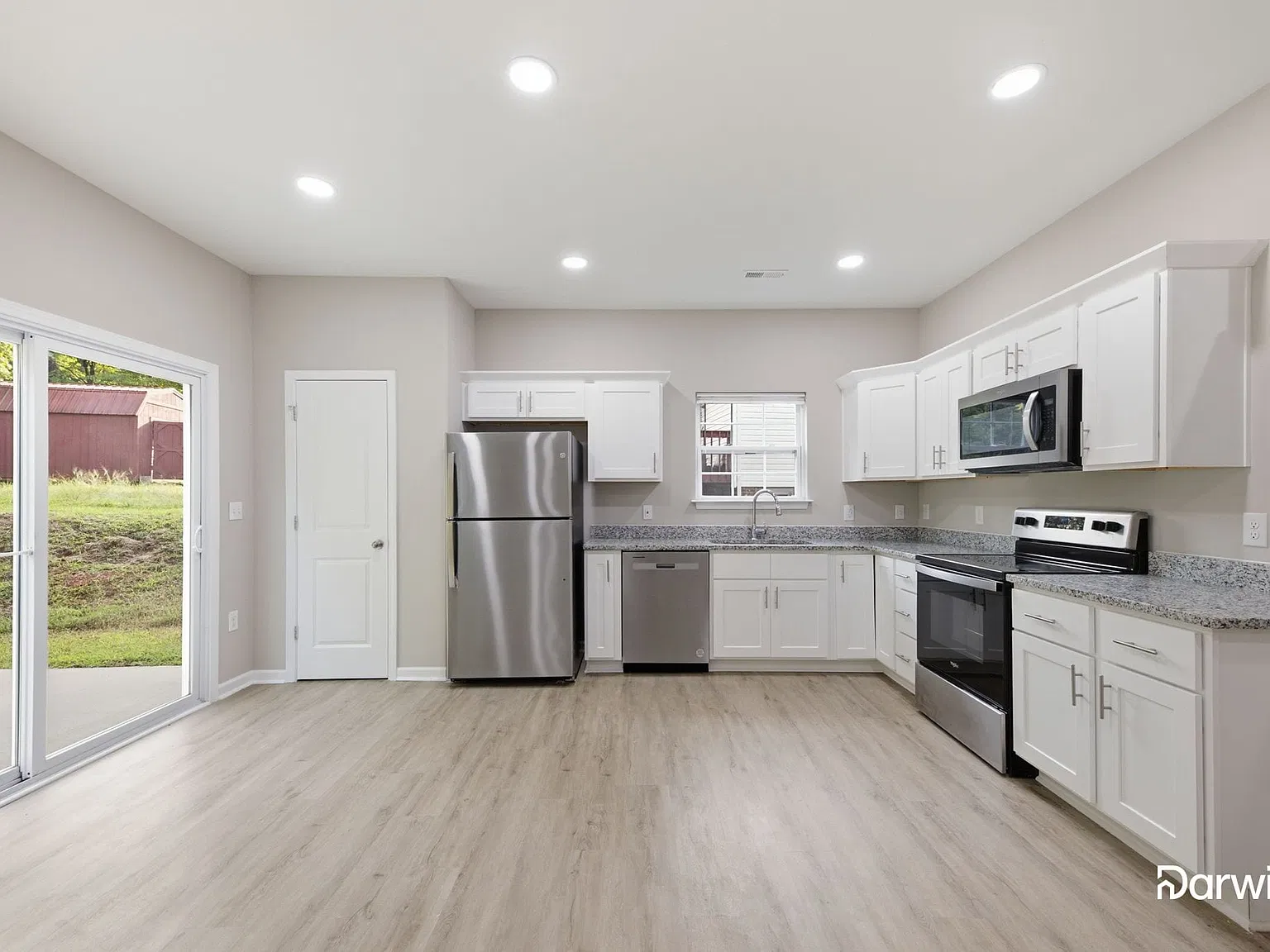 3 bed, 2.5 bath, 1619 sqft, $2,030 — Photo 2