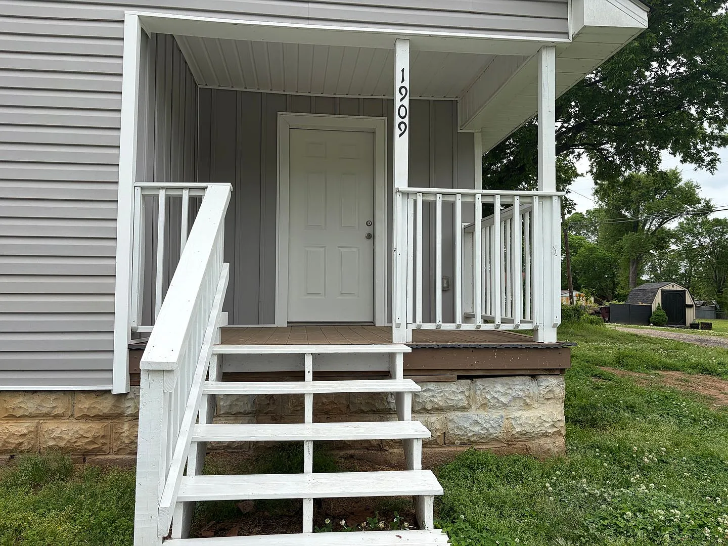 2 Bedroom and 1 Bathroom House — Photo 2