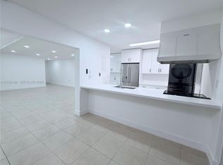 7011 Crown Gate Ct, Miami Lakes, FL 33014