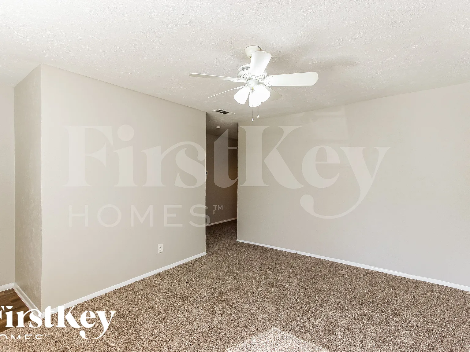 3 bed, 2.0 bath, 1294 sqft, $1,935 — Photo 3