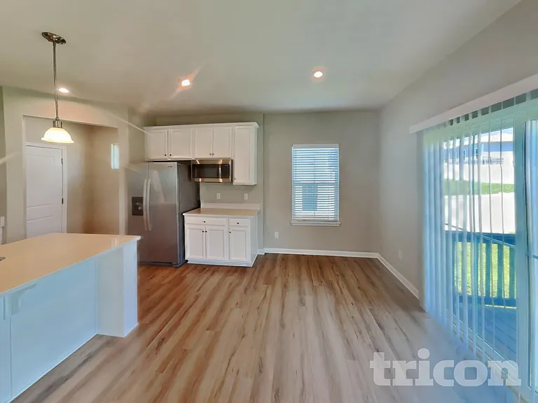 833 Dean Dr — Photo 4