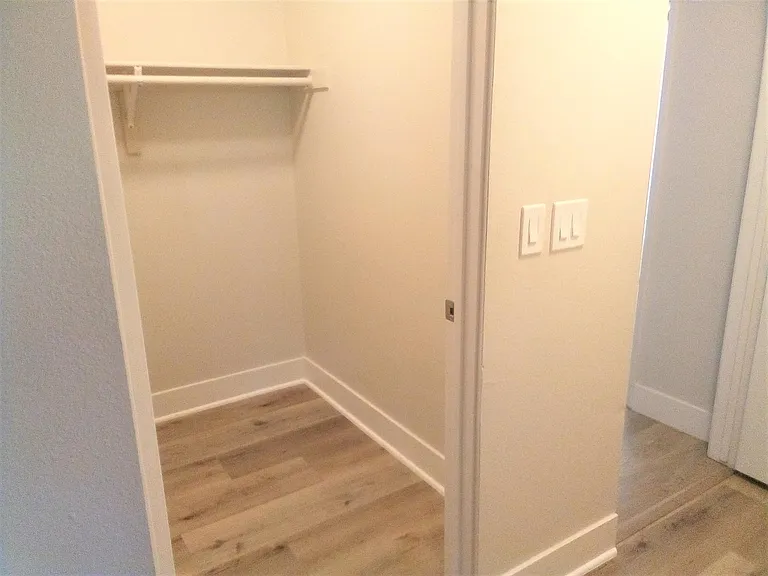 11230 Camarillo St #201 — Photo 15