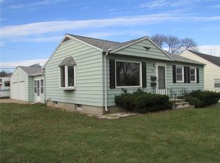 124 21st St SW, Cedar Rapids, IA 52404