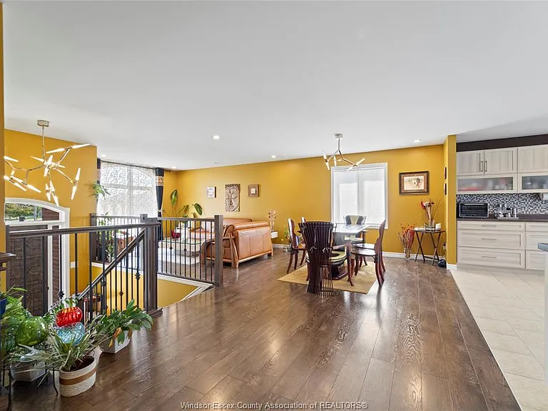398 Poplar Dr — Photo 6