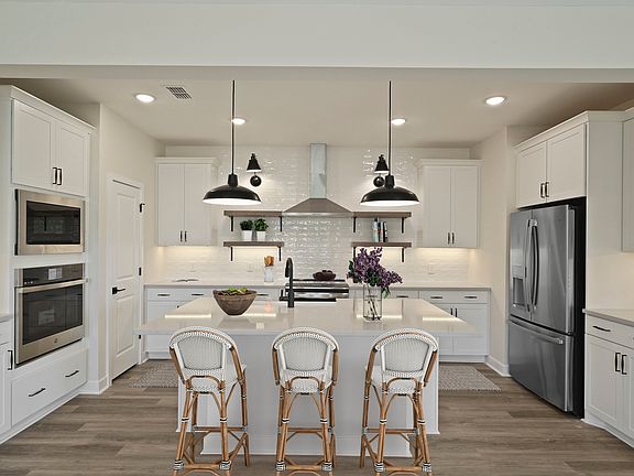 Kitchen with vast island pendant lighting