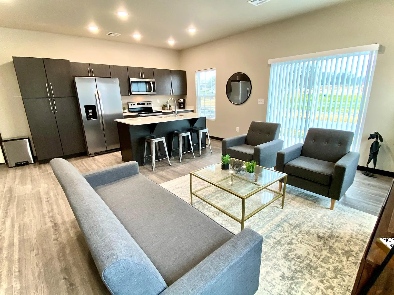 2 bed, 1000 sqft, $1,295 — Photo 2